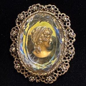 VTG 1950s faceted glass oval cameo intaglio ornate gold tone brooch/pendant